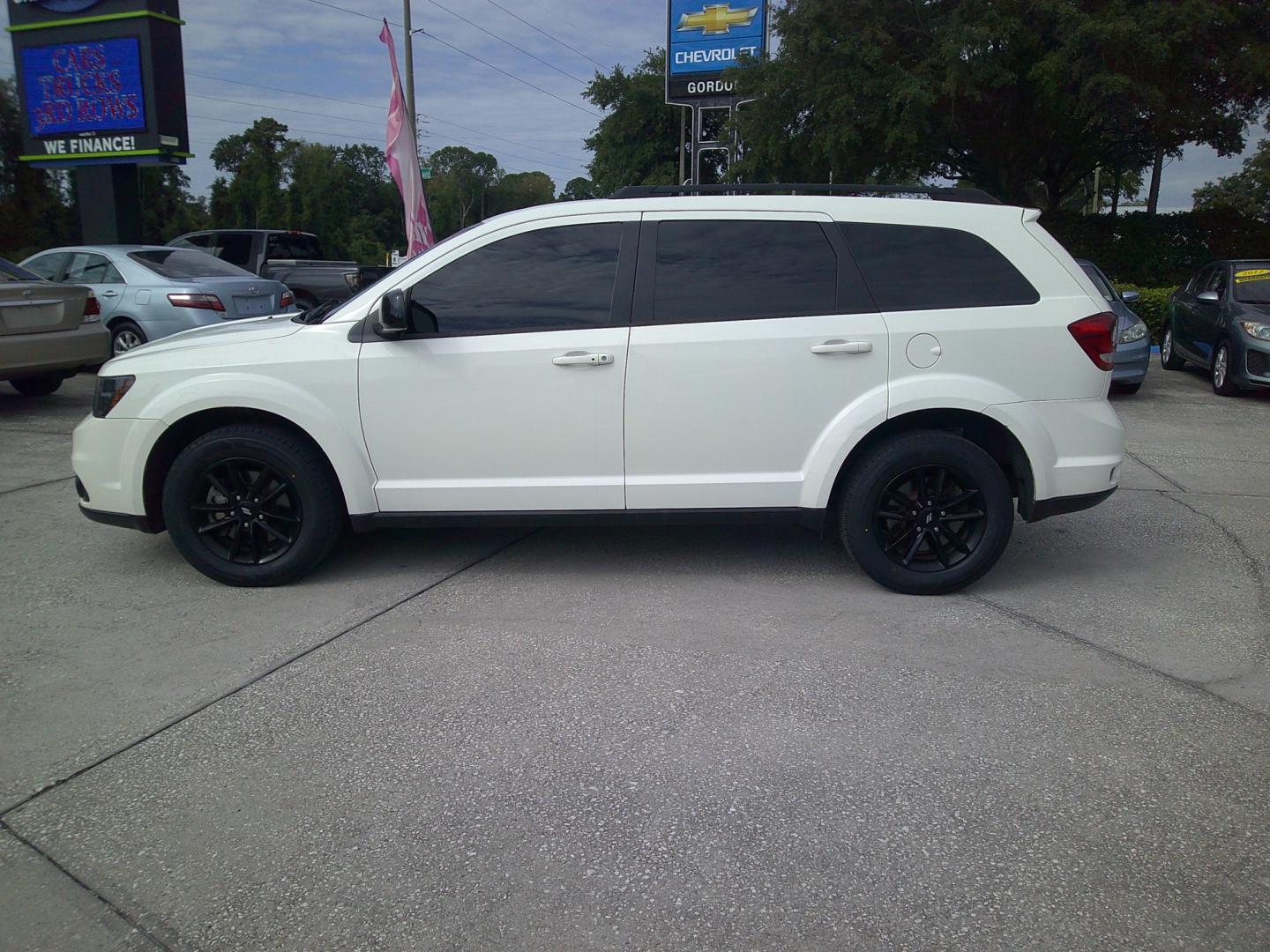 2019 WHITE DODGE JOURNEY SXT (3C4PDCBB5KT) , located at 1200 Cassat Avenue, Jacksonville, FL, 32205, (904) 695-1885, 30.302404, -81.731033 - Photo#4